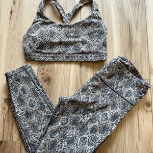 Athleta Ultimate 7/8 Tight and sports bra